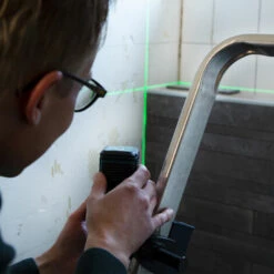 VONROC Kreuzlinienlaser - Grün - Selbstnivellierend - 18 Meter - Inkl. Montagebügel, Aufbewahrungstasche Und Batterien -Angebote Fliesenleger-Werkzeug Store 23425018 4