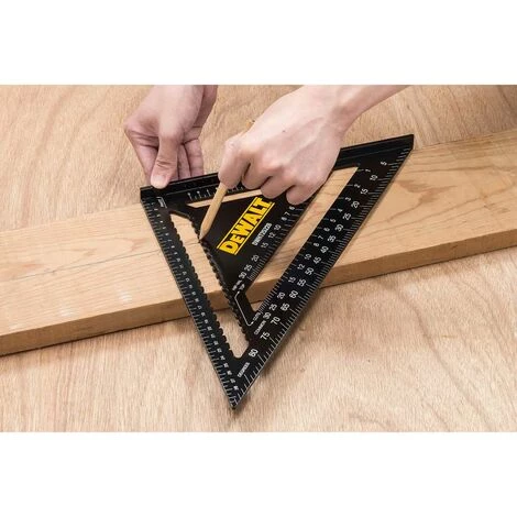 DeWALT Speed Square-Anschlagwinkel 18cm, Multi-Konstruktionsdreieck Aus Aluminium, Anrisslinienkerben Und Drehpunkt 2 DeWALT Speed Square-Anschlagwinkel 18cm, Multi-Konstruktionsdreieck Aus Aluminium, Anrisslinienkerben Und Drehpunkt – Bild 2