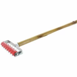 BTEC Stachel-Igelwalze Mit Holzstiel, Tapetenwalze Mit Schutzhülle